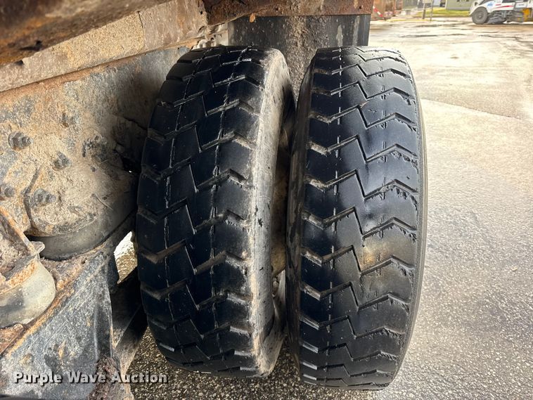 image for item ER0384 2007 Crane Carrier Company refuse truck