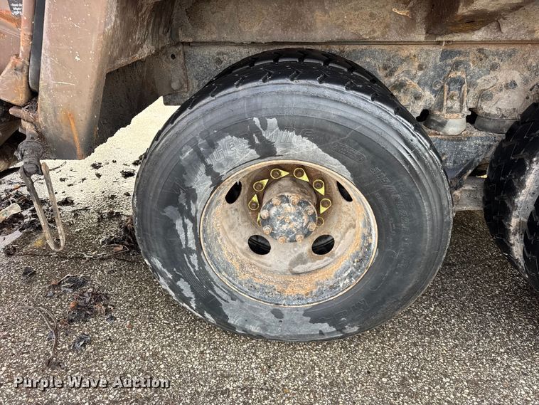 image for item ER0384 2007 Crane Carrier Company refuse truck