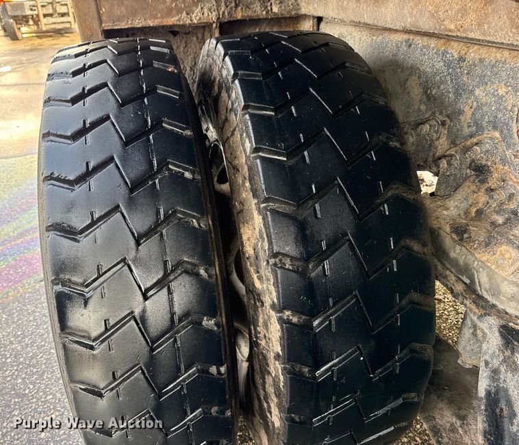 image for item ER0384 2007 Crane Carrier Company refuse truck