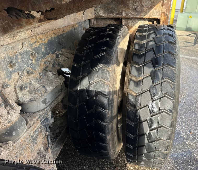 image for item ER0384 2007 Crane Carrier Company refuse truck