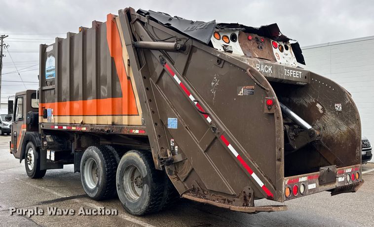 image for item ER0385 2005 Crane Carrier Company refuse truck