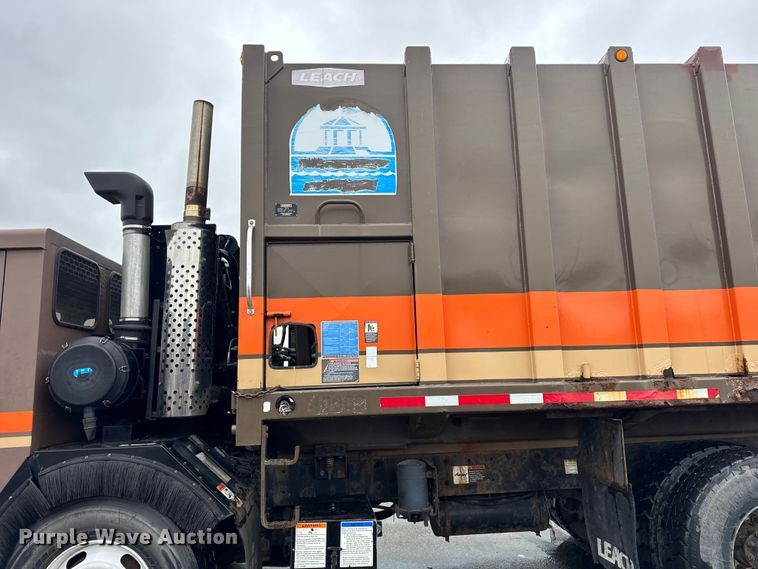 image for item ER0385 2005 Crane Carrier Company refuse truck