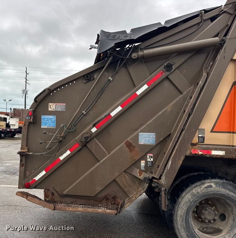 image for item ER0385 2005 Crane Carrier Company refuse truck