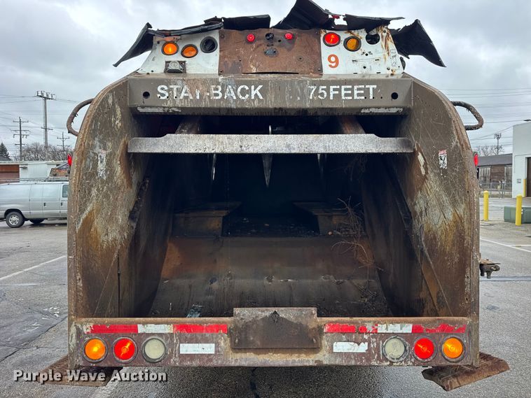 image for item ER0385 2005 Crane Carrier Company refuse truck