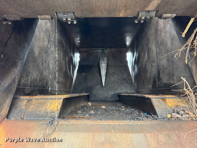 image for item ER0385 2005 Crane Carrier Company refuse truck