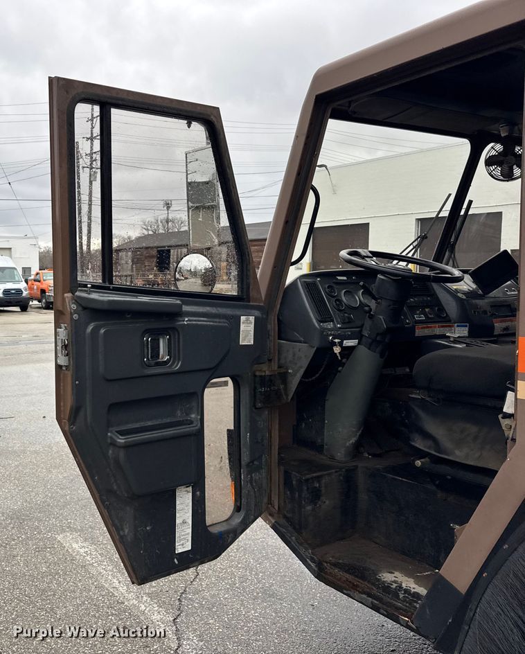 image for item ER0385 2005 Crane Carrier Company refuse truck