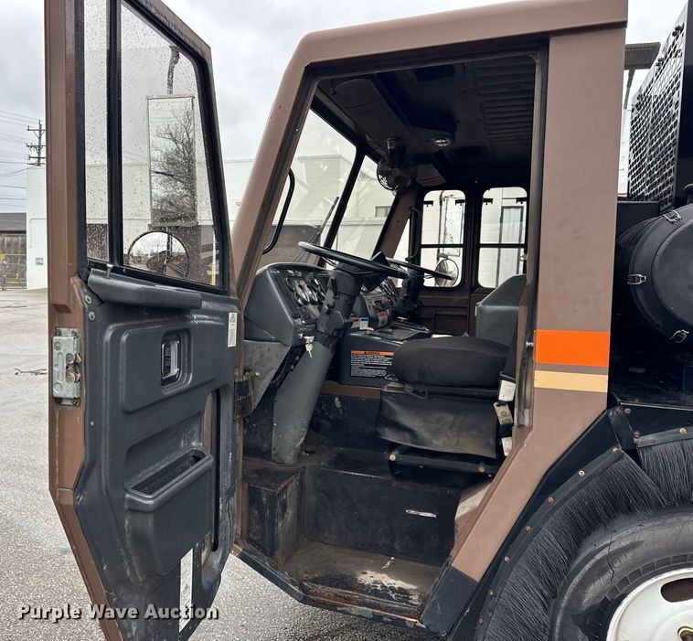 image for item ER0385 2005 Crane Carrier Company refuse truck