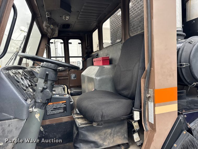 image for item ER0385 2005 Crane Carrier Company refuse truck