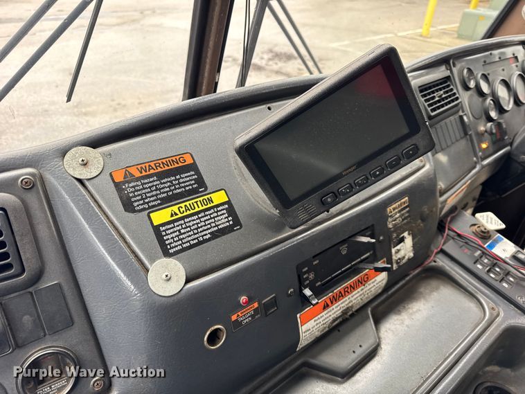 image for item ER0385 2005 Crane Carrier Company refuse truck