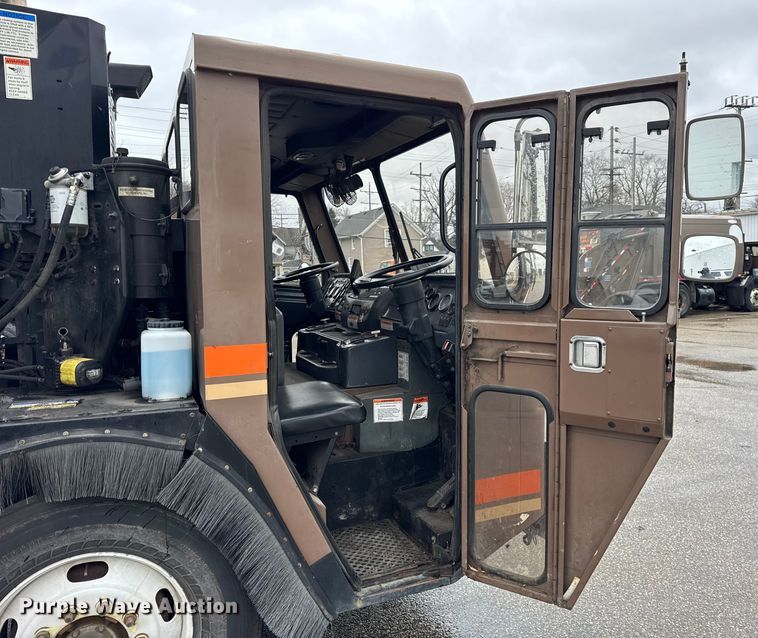 image for item ER0385 2005 Crane Carrier Company refuse truck