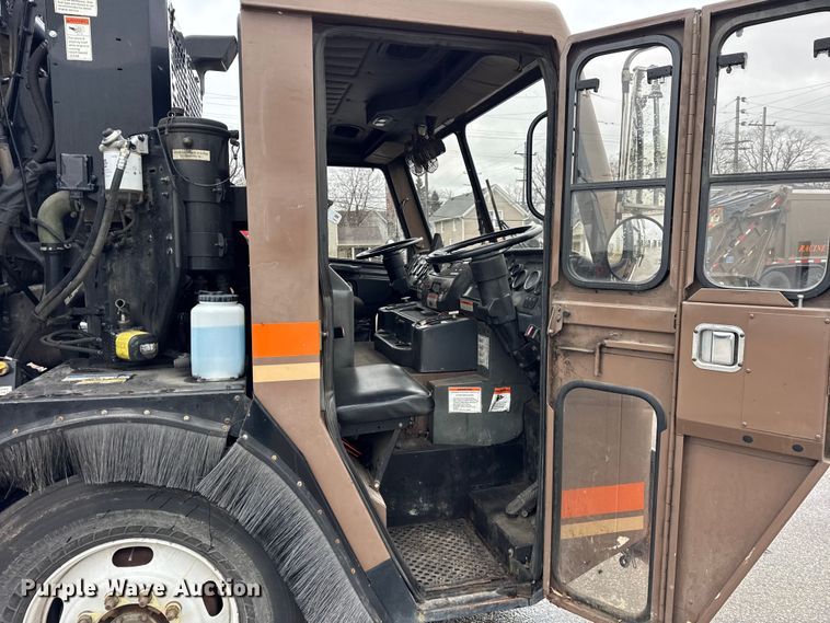 image for item ER0385 2005 Crane Carrier Company refuse truck