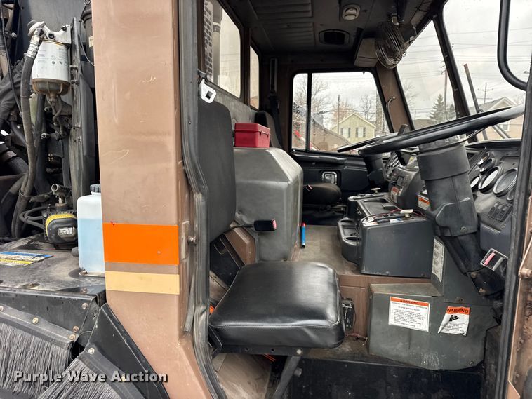 image for item ER0385 2005 Crane Carrier Company refuse truck