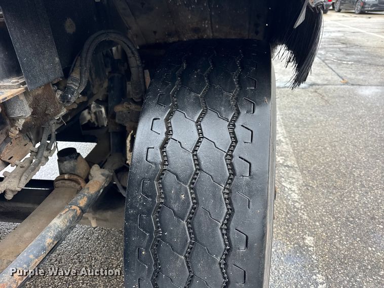 image for item ER0385 2005 Crane Carrier Company refuse truck