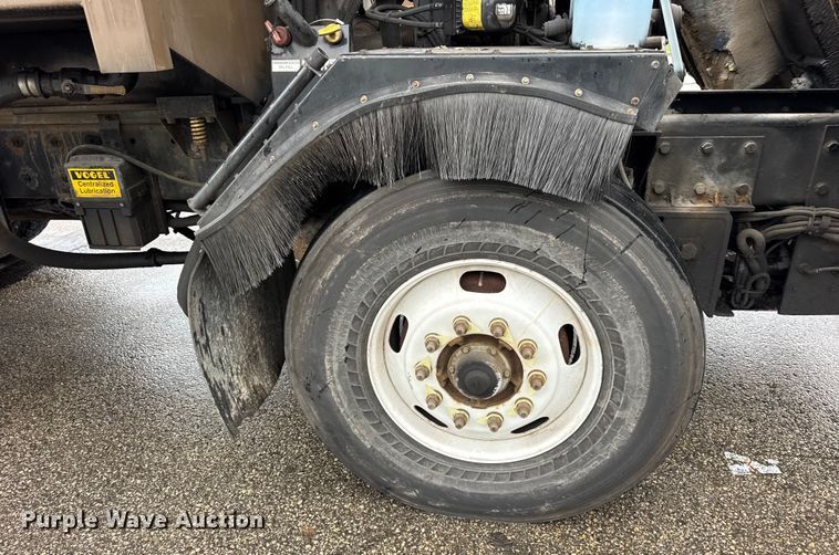 image for item ER0385 2005 Crane Carrier Company refuse truck