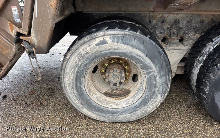 image for item ER0385 2005 Crane Carrier Company refuse truck