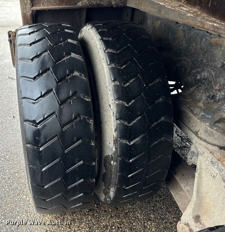 image for item ER0385 2005 Crane Carrier Company refuse truck