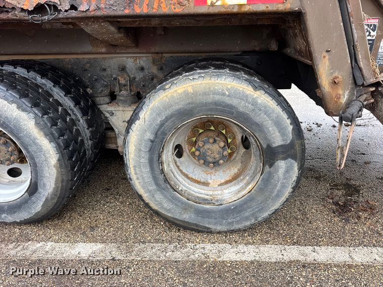 image for item ER0385 2005 Crane Carrier Company refuse truck