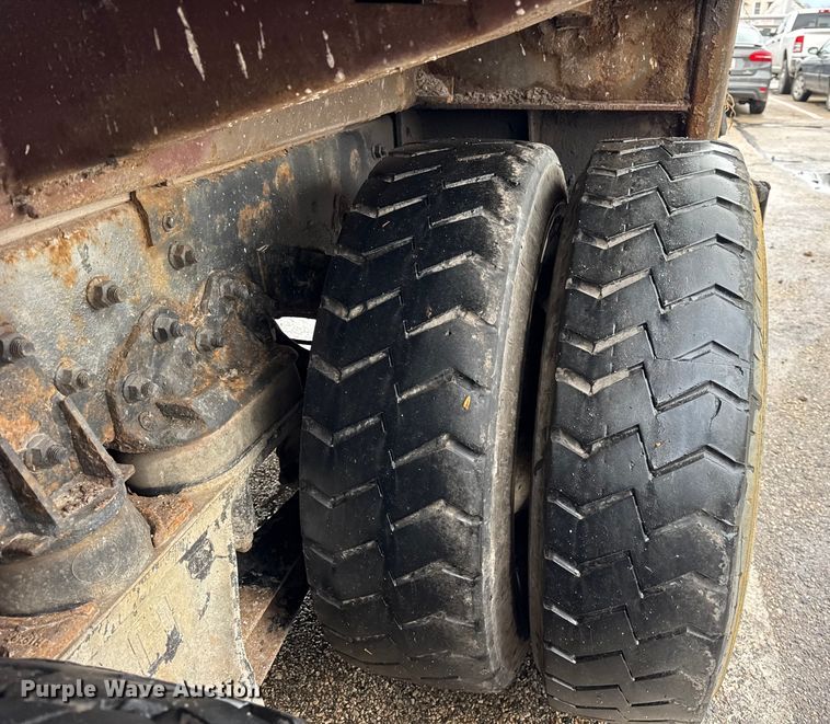 image for item ER0385 2005 Crane Carrier Company refuse truck