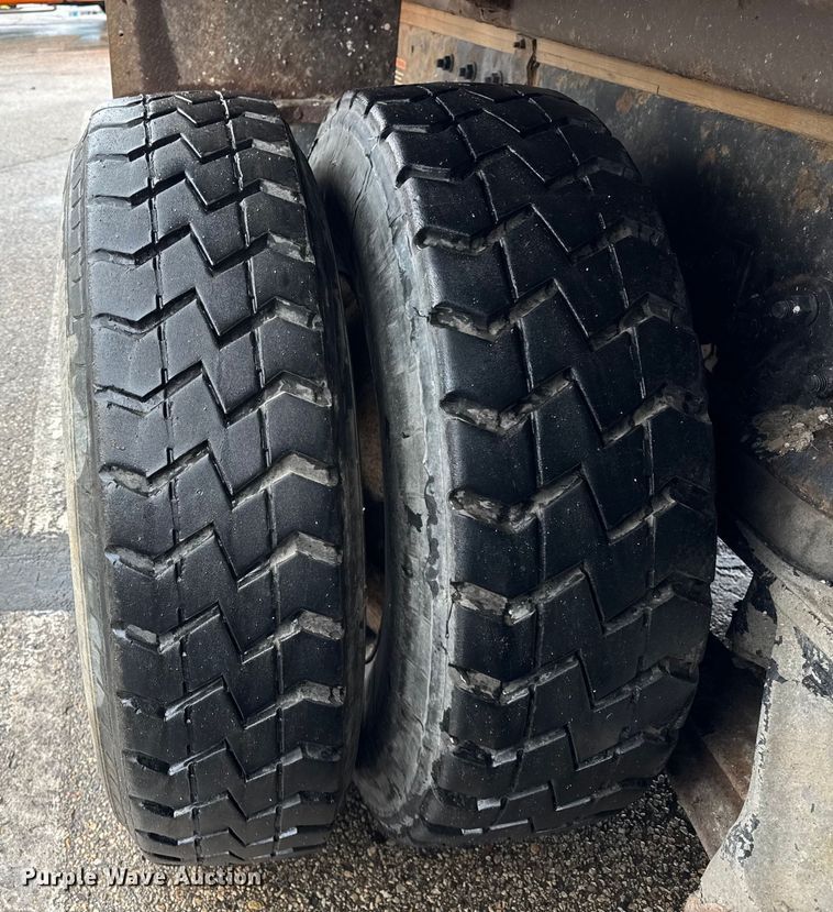 image for item ER0385 2005 Crane Carrier Company refuse truck