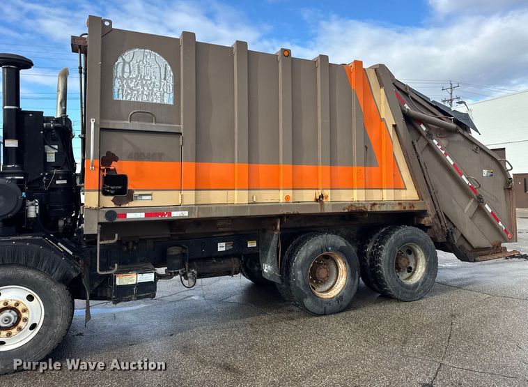 image for item ER0386 2001 Crane Carrier Company refuse truck