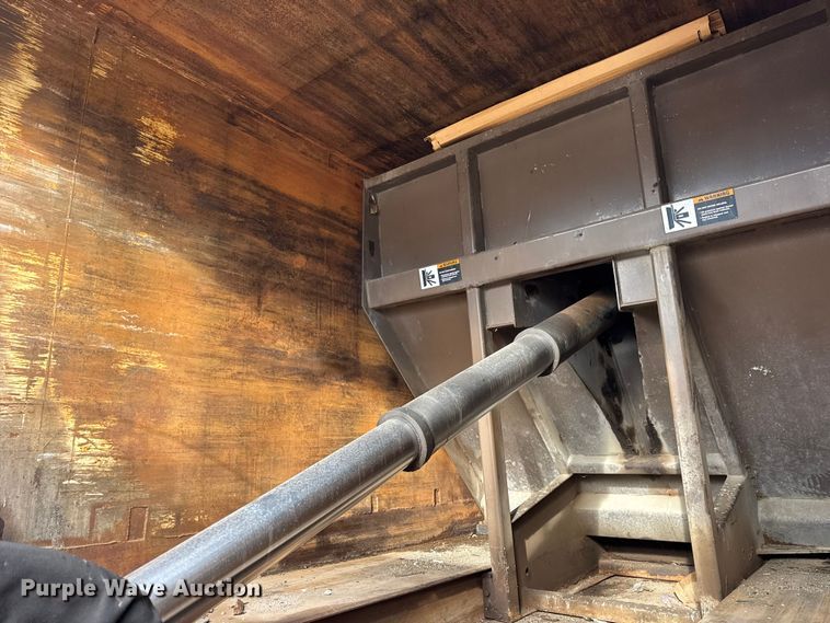 image for item ER0386 2001 Crane Carrier Company refuse truck