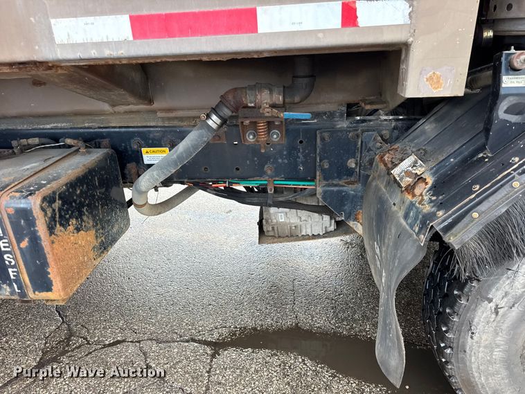 image for item ER0386 2001 Crane Carrier Company refuse truck