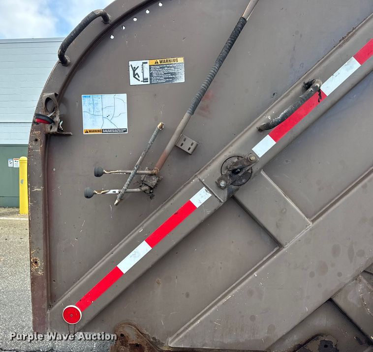 image for item ER0386 2001 Crane Carrier Company refuse truck