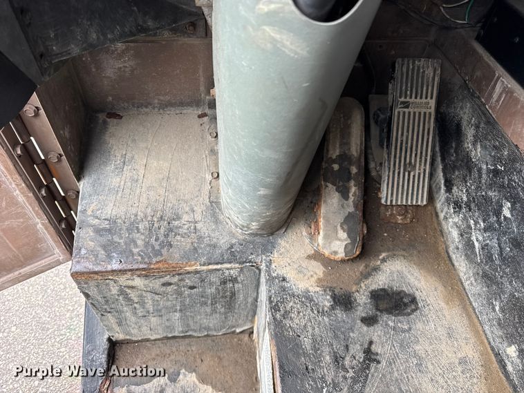 image for item ER0386 2001 Crane Carrier Company refuse truck