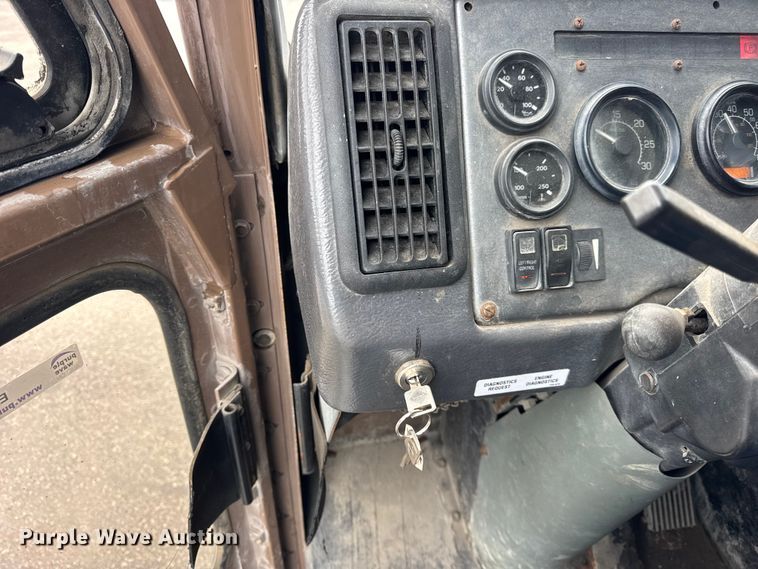 image for item ER0386 2001 Crane Carrier Company refuse truck