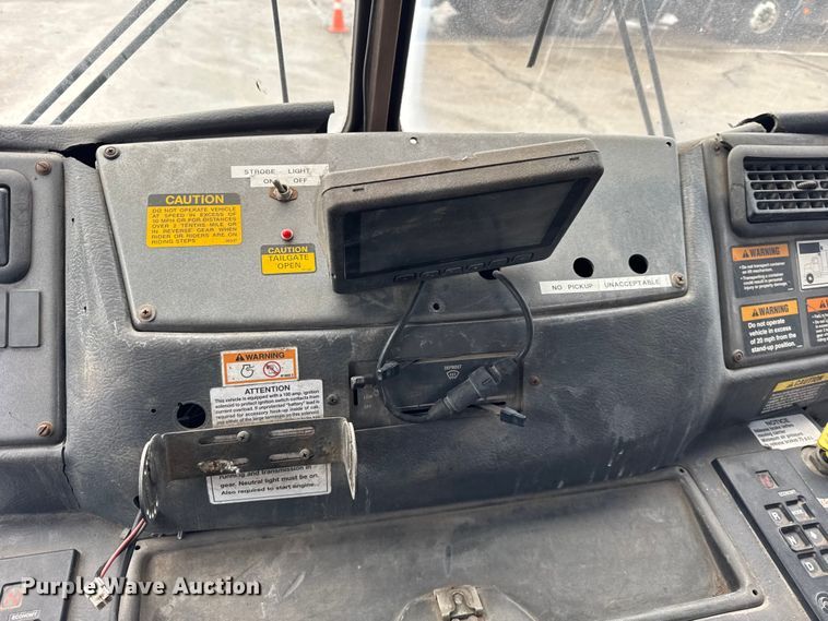 image for item ER0386 2001 Crane Carrier Company refuse truck