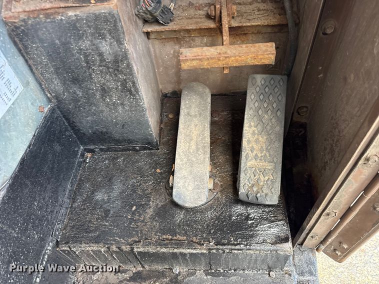 image for item ER0386 2001 Crane Carrier Company refuse truck