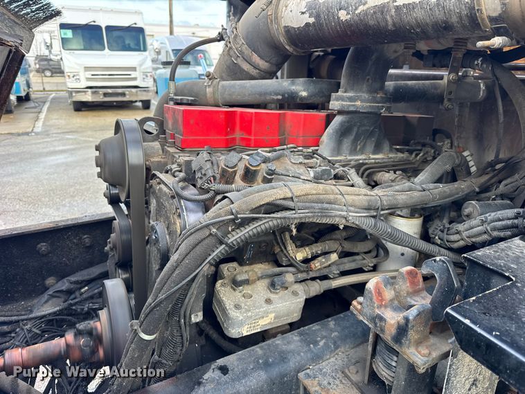 image for item ER0386 2001 Crane Carrier Company refuse truck