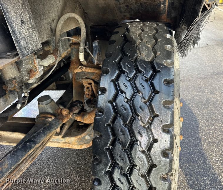 image for item ER0386 2001 Crane Carrier Company refuse truck