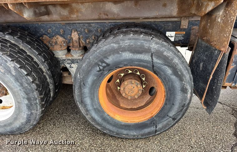 image for item ER0386 2001 Crane Carrier Company refuse truck