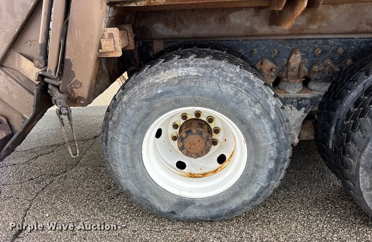 image for item ER0386 2001 Crane Carrier Company refuse truck