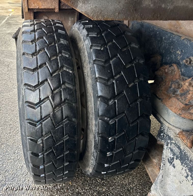 image for item ER0386 2001 Crane Carrier Company refuse truck