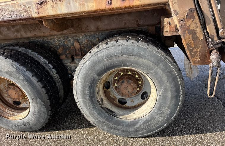 image for item ER0386 2001 Crane Carrier Company refuse truck