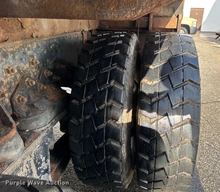 image for item ER0386 2001 Crane Carrier Company refuse truck