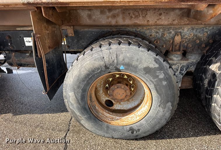 image for item ER0386 2001 Crane Carrier Company refuse truck