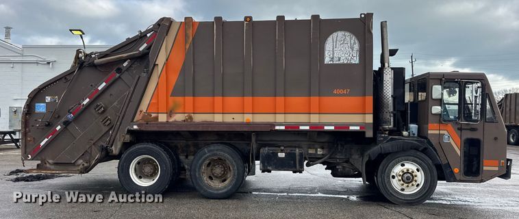 image for item ER0387 2001 Crane Carrier Company refuse truck