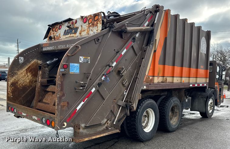 image for item ER0387 2001 Crane Carrier Company refuse truck