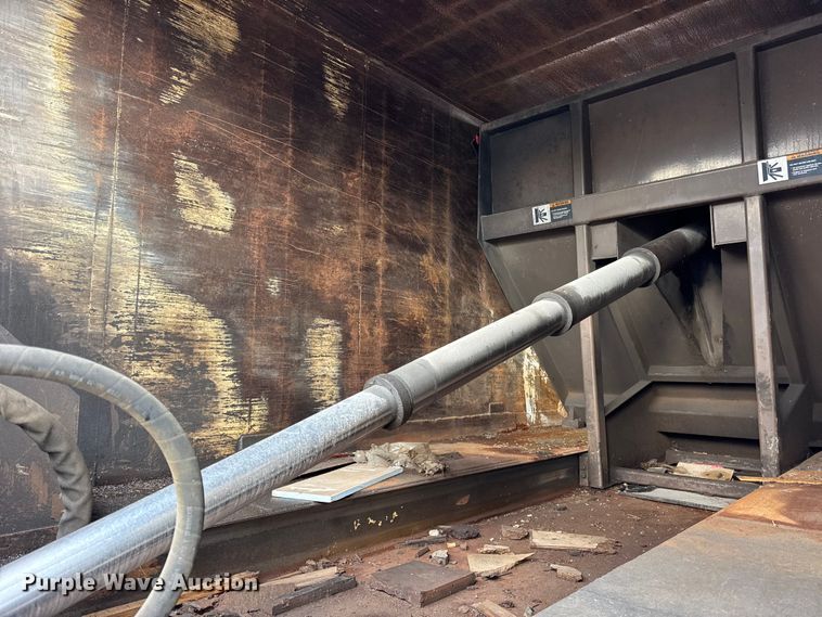 image for item ER0387 2001 Crane Carrier Company refuse truck