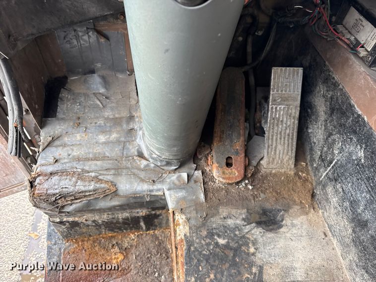 image for item ER0387 2001 Crane Carrier Company refuse truck