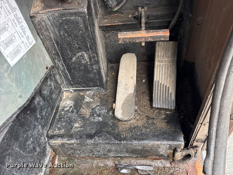 image for item ER0387 2001 Crane Carrier Company refuse truck