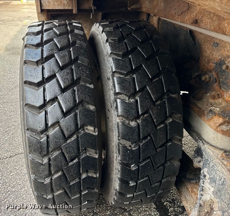 image for item ER0387 2001 Crane Carrier Company refuse truck