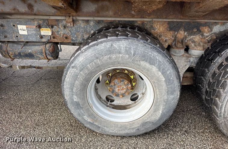 image for item ER0387 2001 Crane Carrier Company refuse truck