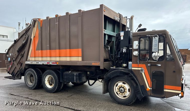 image for item ER0388 2007 Crane Carrier Company refuse truck