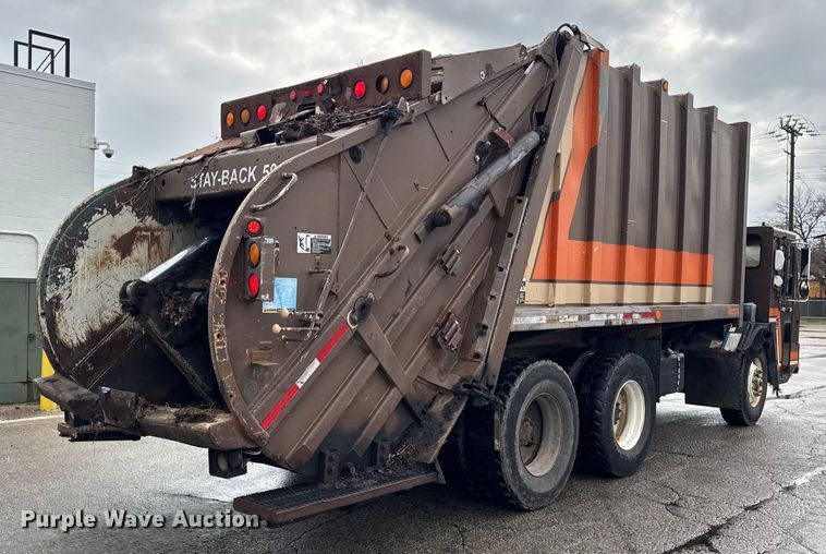 image for item ER0388 2007 Crane Carrier Company refuse truck