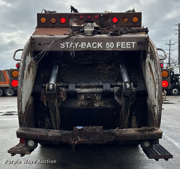 image for item ER0388 2007 Crane Carrier Company refuse truck