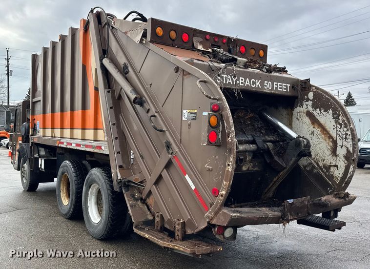 image for item ER0388 2007 Crane Carrier Company refuse truck
